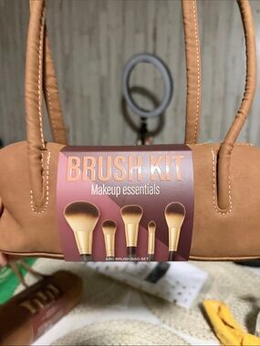 BRUSH KIT 6pcs Makeup Essentials Tan Brush Bag